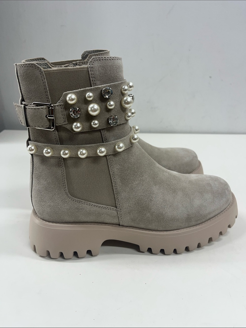 NEW VANELI Zinnia Bootie in Dove Suede Size 7.5